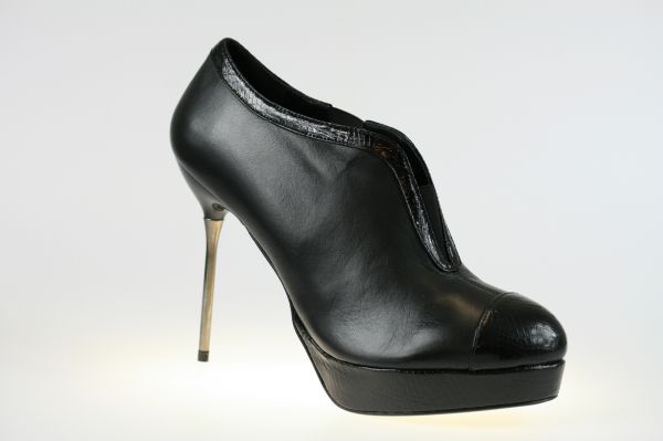 ZC0124M schwarz Leder     Hochfront Leder Pumps mit 2 cm hohem Plateau schwarz Nappaleder aus der MICELI-Kollektion.