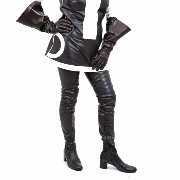 Extralanger Stiefel im Stil der 60er Jahre in schwarz Stretchkunstleder