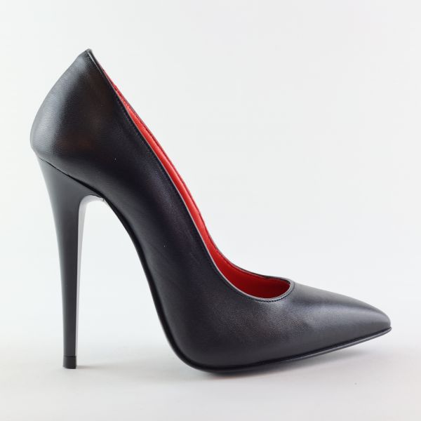 Klassischer italienischer Pumps in schwarz Leder